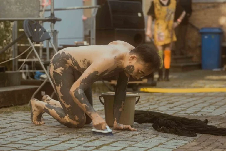 Performance Art Archive 56 https://mukarno.com/wp-content/uploads/2020/08/MukarnoRood-e1689388576334.png | Philemon Mukarno Performance Artist