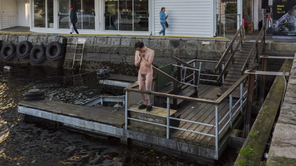 Performance Art Archive 96 https://mukarno.com/wp-content/uploads/2020/08/MukarnoRood-e1689388576334.png | Philemon Mukarno Performance Artist
